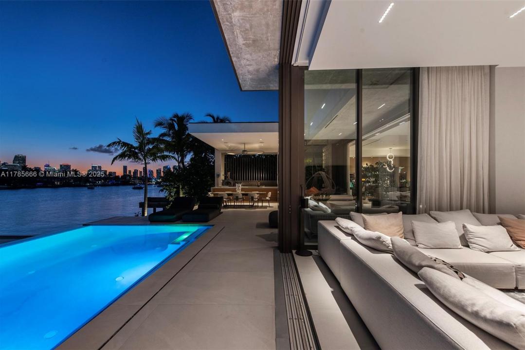 310 S Hibiscus Dr, Miami Beach, FL 33139