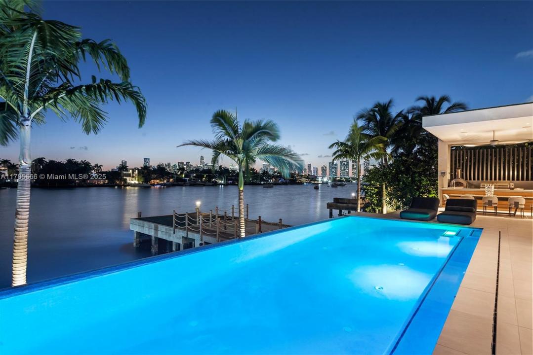 310 S Hibiscus Dr, Miami Beach, FL 33139