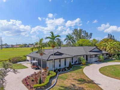 19640 W Saint Andrews Dr, Hialeah, FL 33015