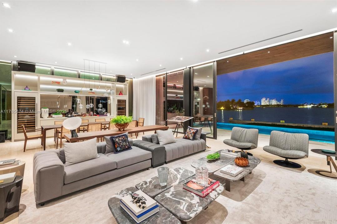 15 E San Marino Dr, Miami Beach, FL 33139