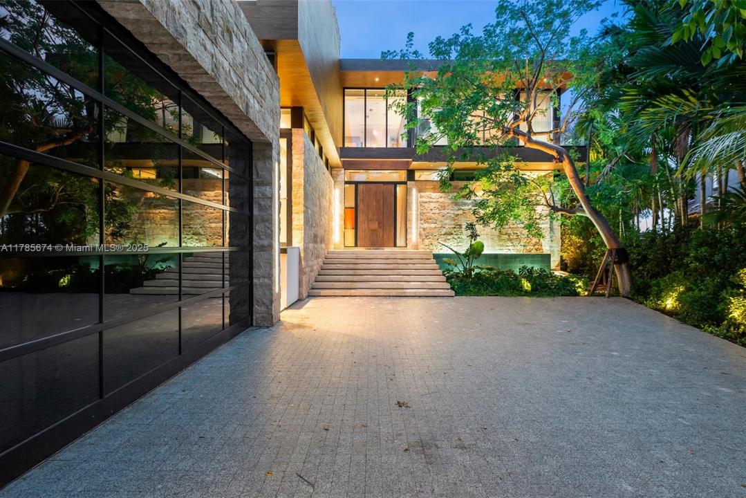 15 E San Marino Dr, Miami Beach, FL 33139