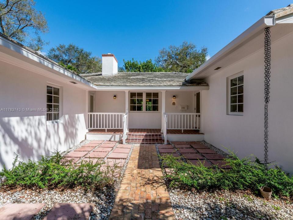 4701 Santa Maria St, Coral Gables, FL 33146