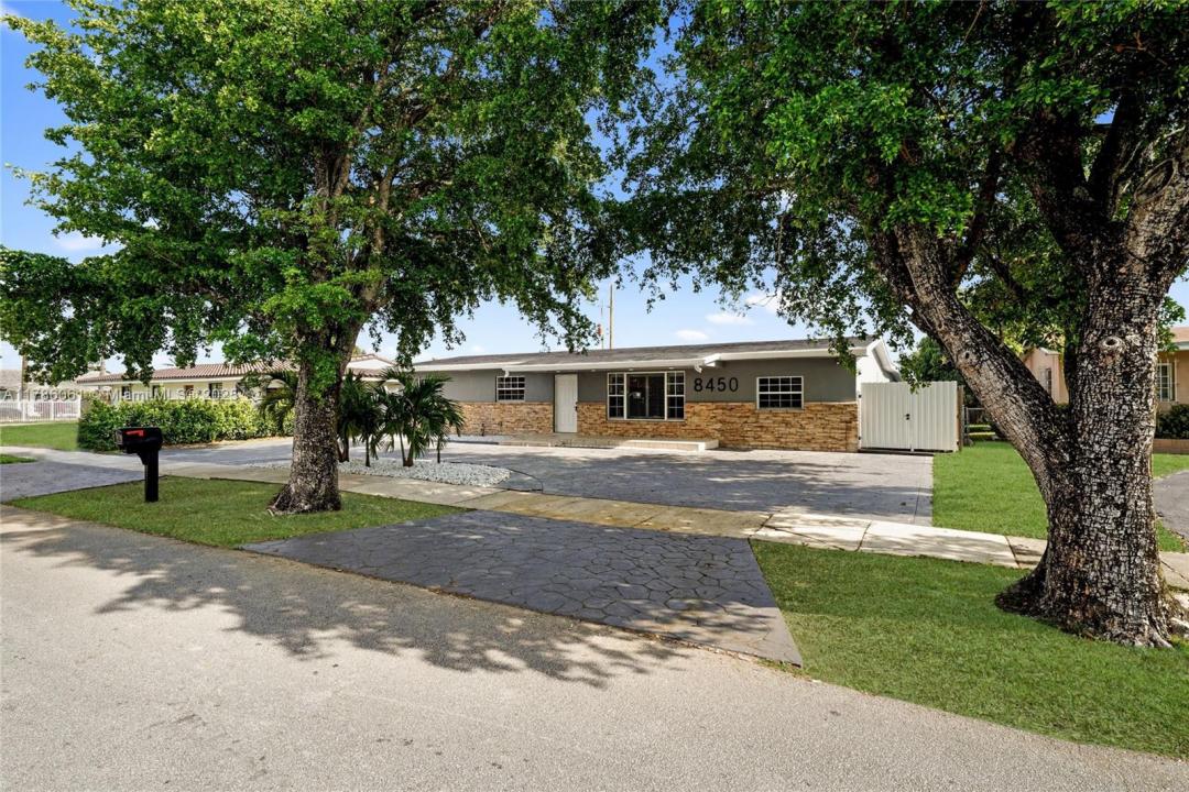 8450 SW 12th St, Miami, FL 33144