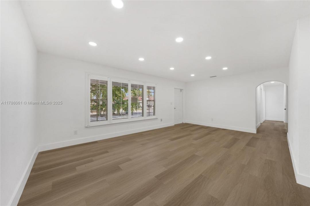 8450 SW 12th St, Miami, FL 33144