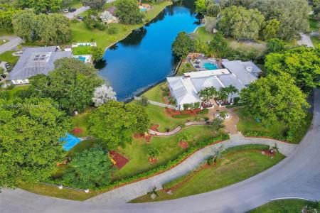 11155 SW 40th St, Davie, FL 33328