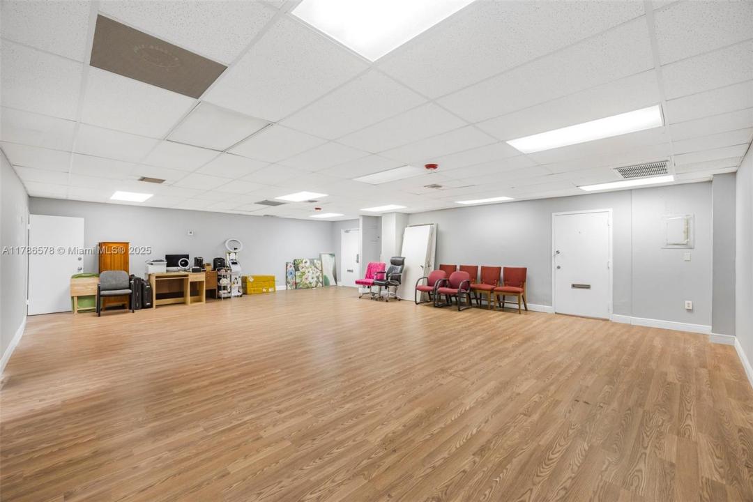 540 NW 165th St Rd #111, Miami, FL 33169