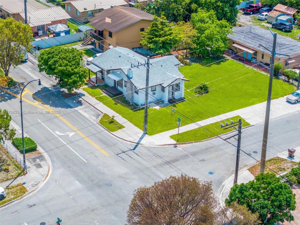 1234 E 1st Ave, Hialeah, FL 33010