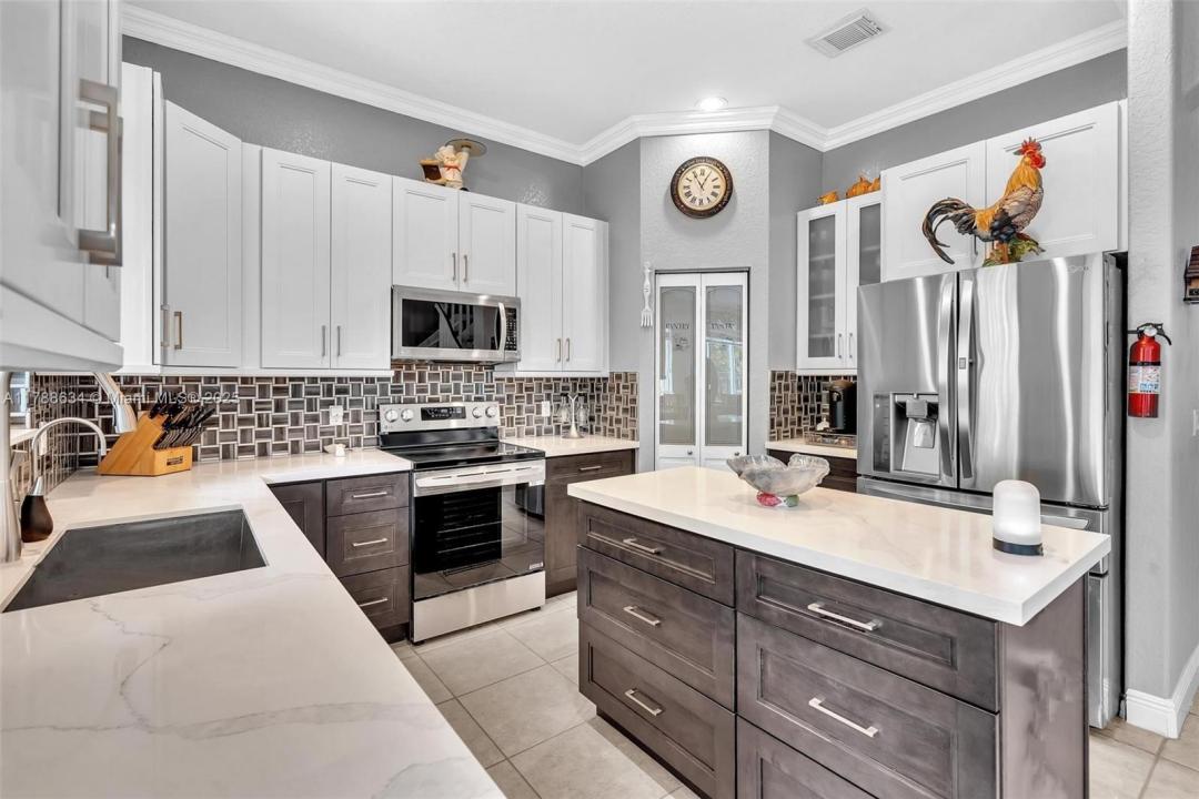 7738 NW 17th Pl, Pembroke Pines, FL 33024