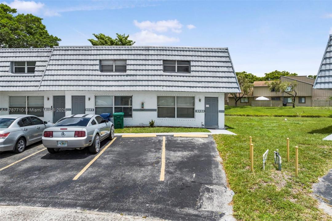 2021 NW 59th Ter, Lauderhill, FL 33313