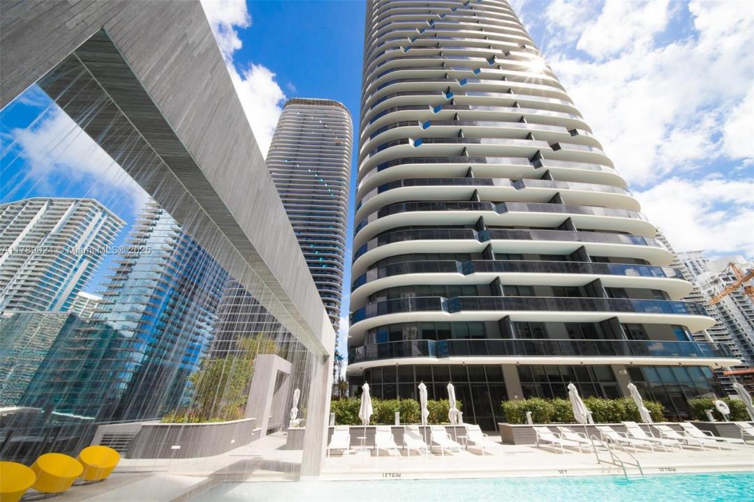 55 SW 9th St 2509, Miami, FL 33130