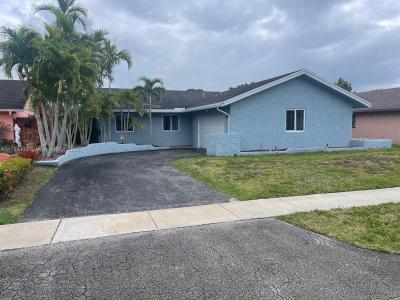 7522 SW 6th St, North Lauderdale, FL 33068
