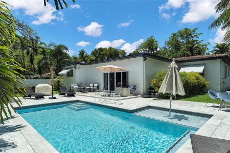 660 NE 121st St 660, Biscayne Park, FL 33161