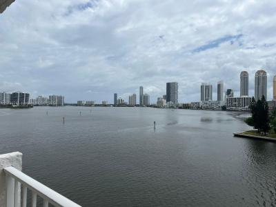 4000 NE 170th St 604, North Miami Beach, FL 33160