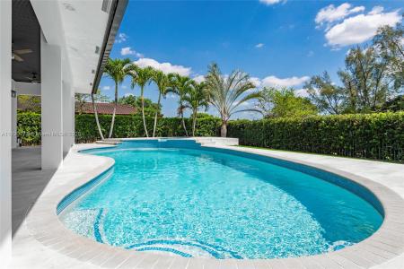 19601 E Saint Andrews Dr, Hialeah, FL 33015