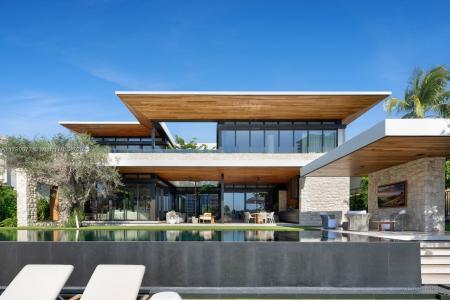 194 S Island Dr, Golden Beach, FL 33160