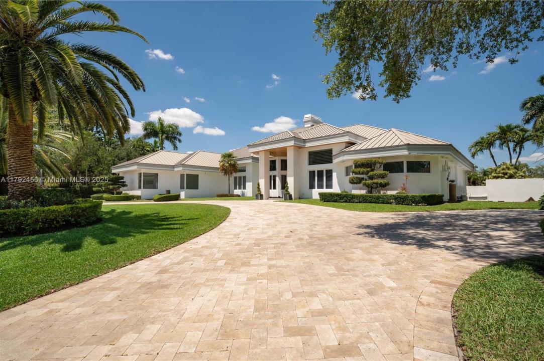 3425 Saddlebrook Ln, Weston, FL 33331