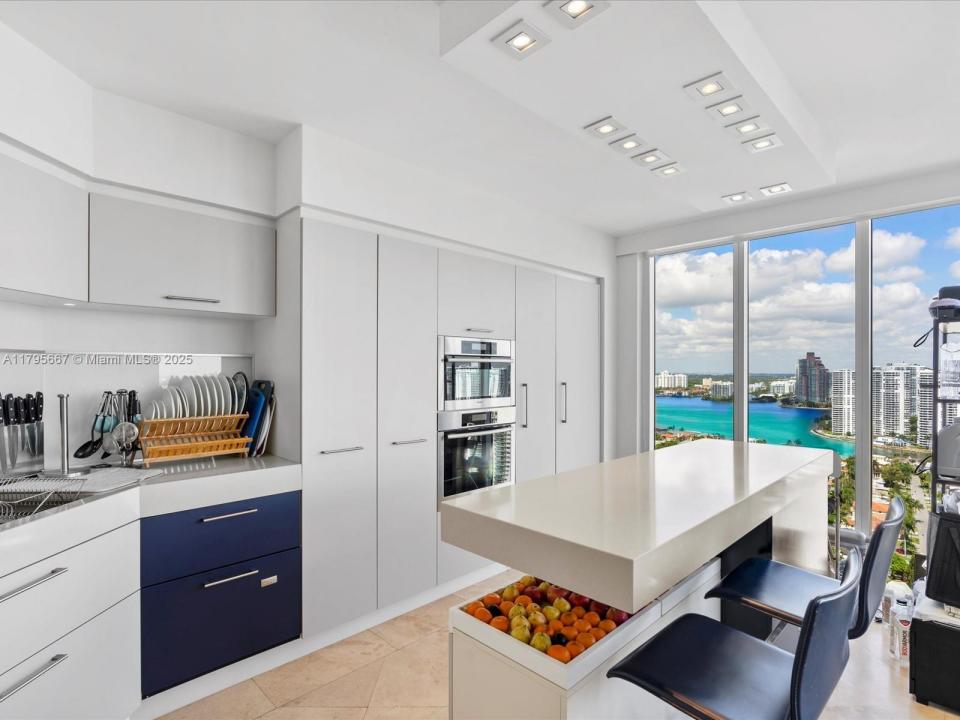 19111 Collins Ave 2805, Sunny Isles Beach, FL 33160