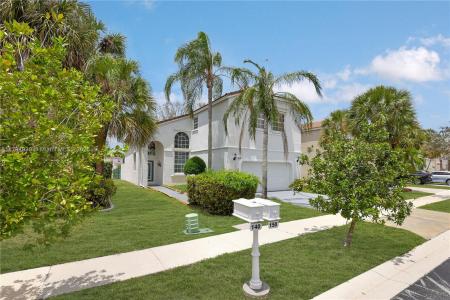 150 NW 151st Ave, Pembroke Pines, FL 33028
