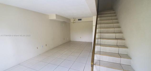 465 Swallow Dr 9, Miami Springs, FL 33166