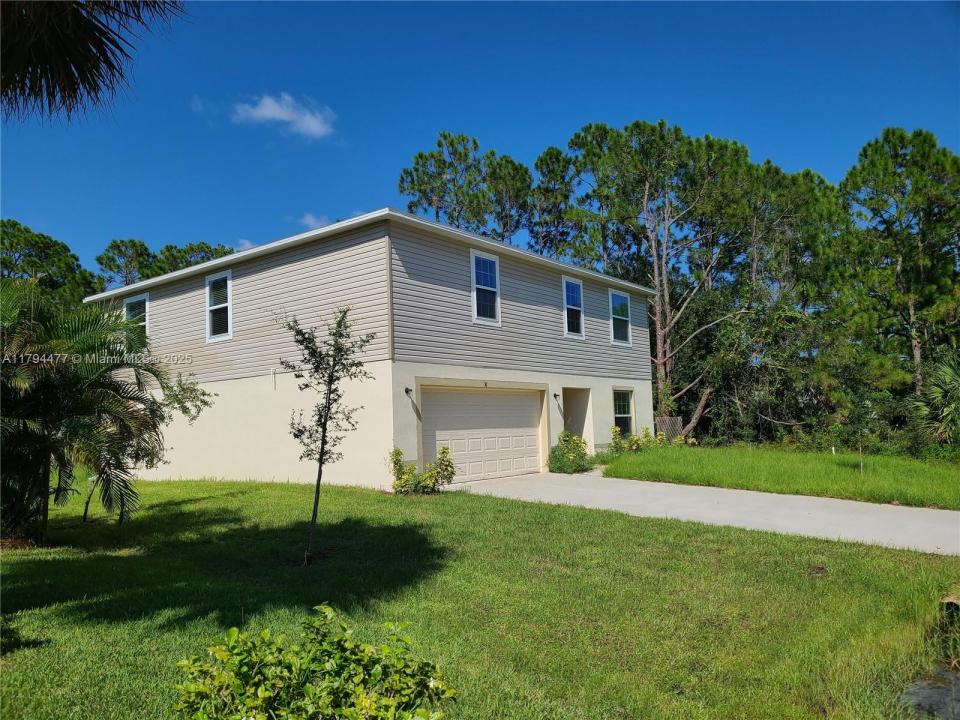 741 White Cloud St SW, Palm Bay, FL 32908