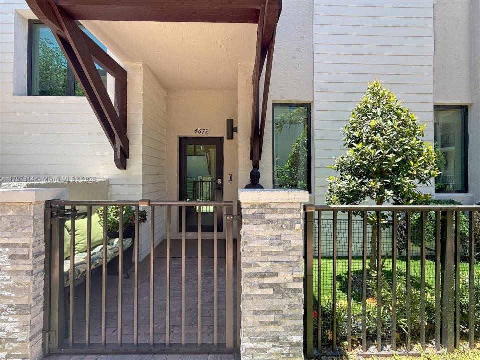 4672 NW 83rd Pkwy, Doral, FL 33166