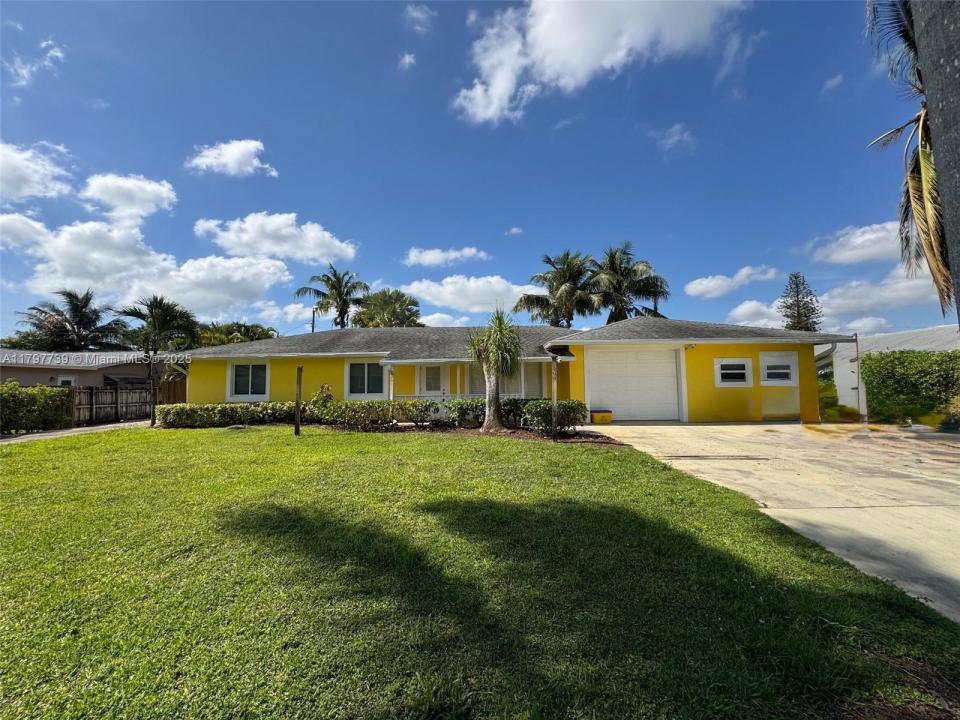 3170 Buccaneer Rd, Lake Worth, FL 33462