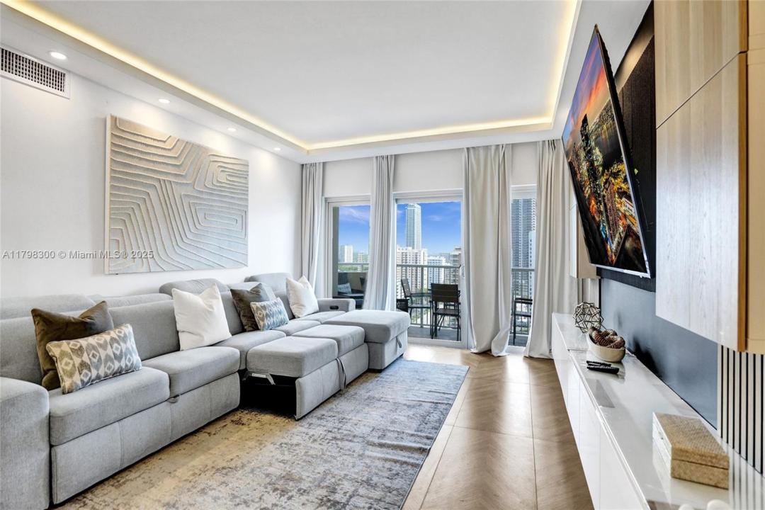 1980 S Ocean Dr 19H, Hallandale Beach, FL 33009