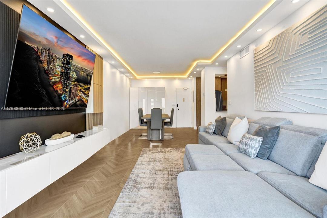 1980 S Ocean Dr 19H, Hallandale Beach, FL 33009