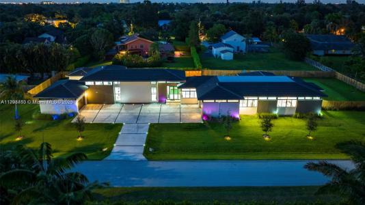 11911 NW 2nd St, Plantation, FL 33325