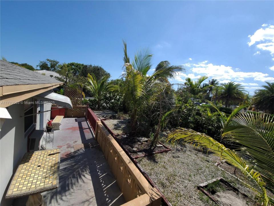 312 N 9th Ave N, Lake Worth, FL 33460