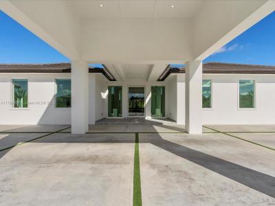 9781 NW 131st St, Hialeah Gardens, FL 33018