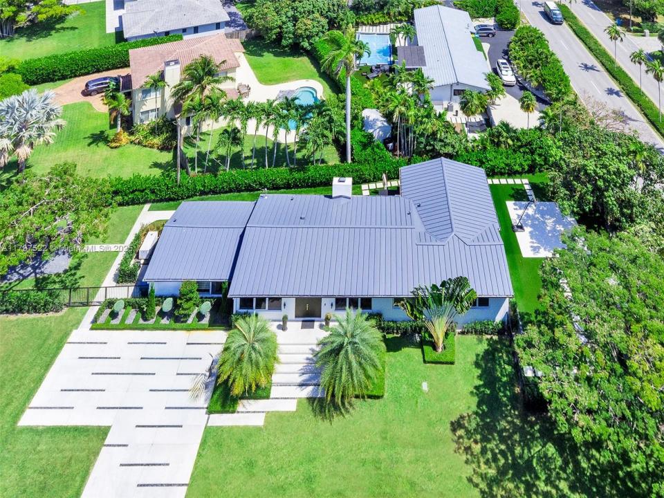 515 NE 115th St, Biscayne Park, FL 33161