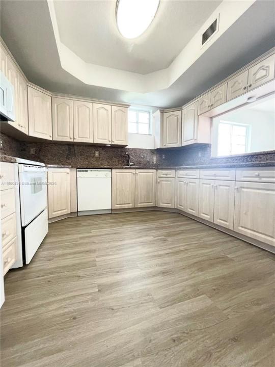 17415 NW 75th Pl 208, Hialeah, FL 33015