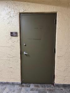 9000 SW 152nd St 202, Palmetto Bay, FL 33157