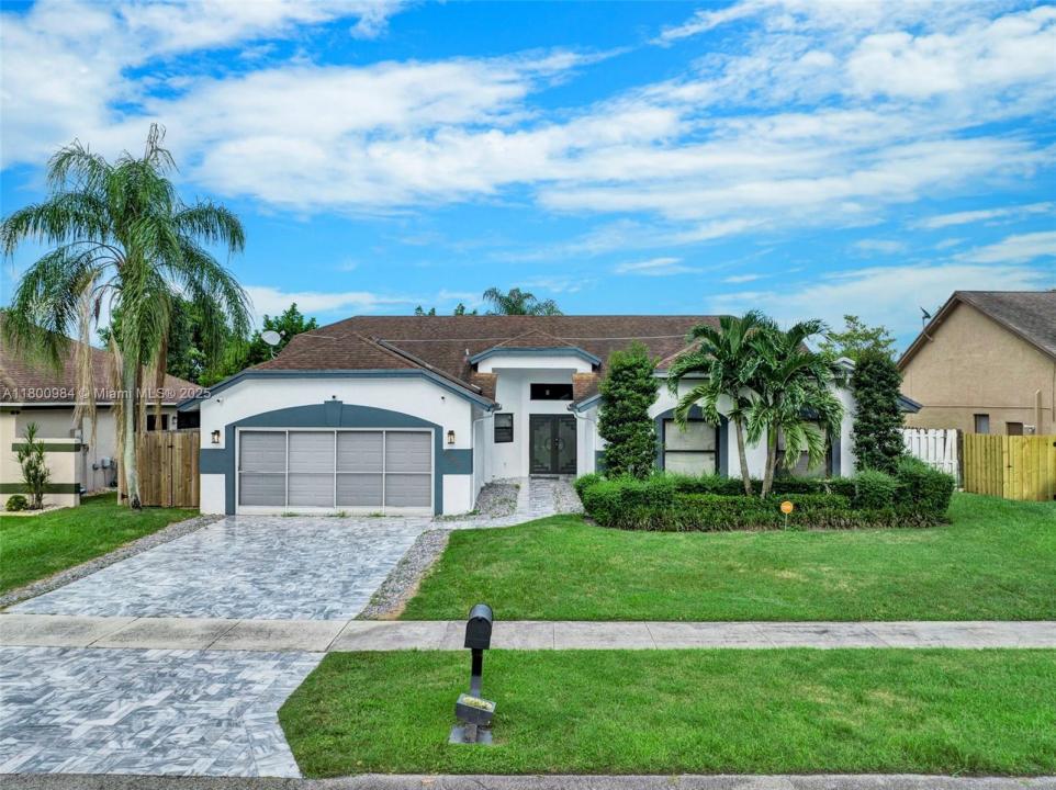 5260 NW 74th Ter, Lauderhill, FL 33319