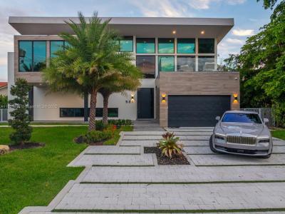 521 Holiday Dr, Hallandale Beach, FL 33009