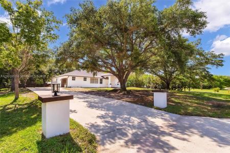 5530 SW 195th Ter, Southwest Ranches, FL 33332