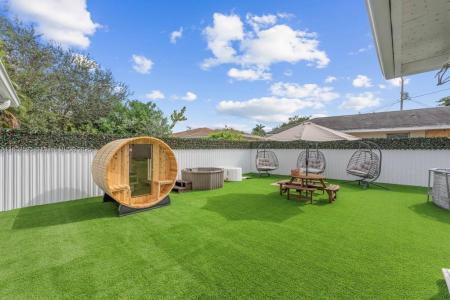 2128 Dock St, West Palm Beach, FL 33401