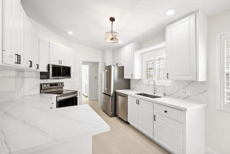 8467 SE Retreat Dr, Hobe Sound, FL 33455