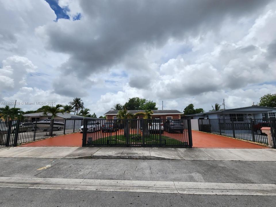 962 E 32nd St 1, Hialeah, FL 33013