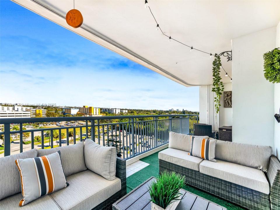 3800 Hillcrest Dr 907, Hollywood, FL 33021