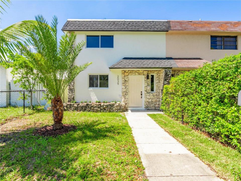 2039 NE 172nd St, North Miami Beach, FL 33162