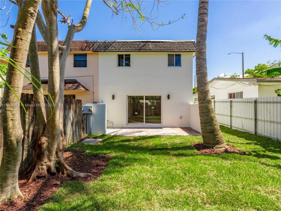 2039 NE 172nd St, North Miami Beach, FL 33162