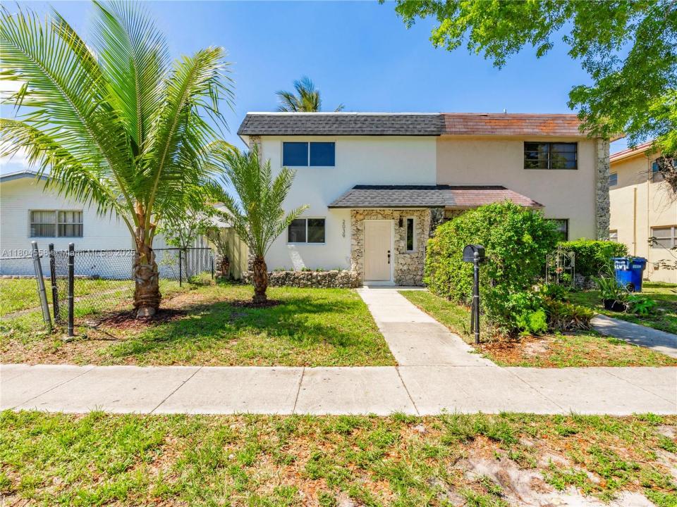 2039 NE 172nd St, North Miami Beach, FL 33162