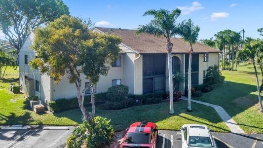 512 Shady Pine Way D2, Green Acres, FL 33415