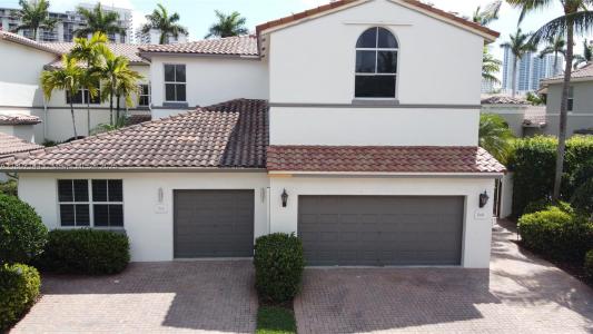 826 E Spinnaker Dr E, Hollywood, FL 33019