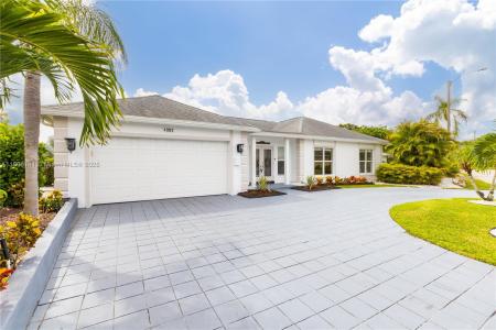 4902 N Travelers Palm Ln, Tamarac, FL 33319