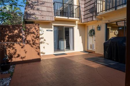 821 Springdale Cir, Palm Springs, FL 33461