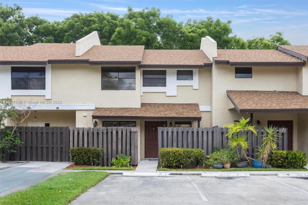 131 SW 97th Ave, Pembroke Pines, FL 33025