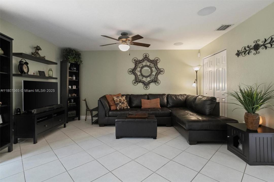 131 SW 97th Ave, Pembroke Pines, FL 33025